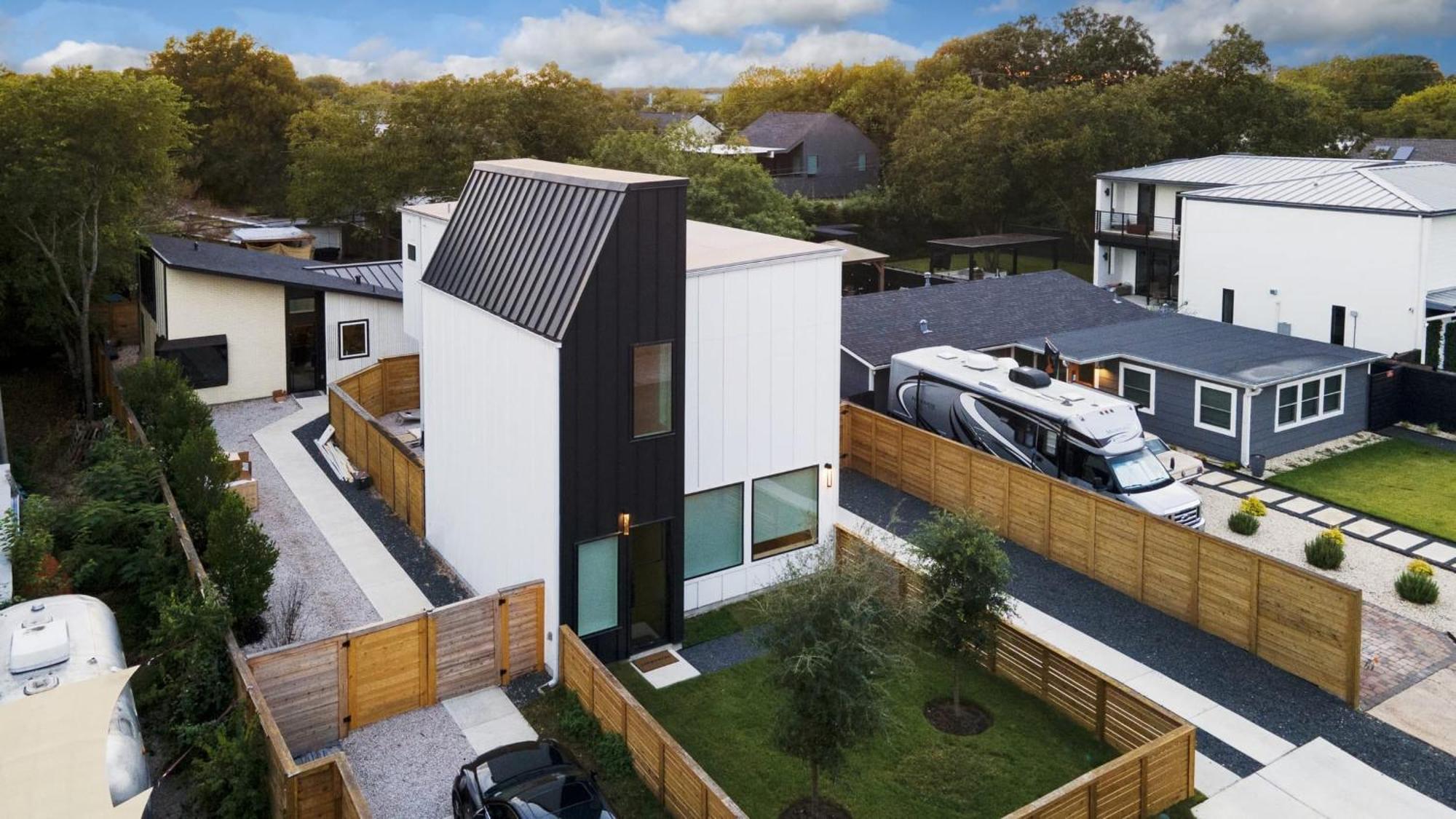 Melody By Avantstay Peloton Included Sleek Home Austin Exteriör bild